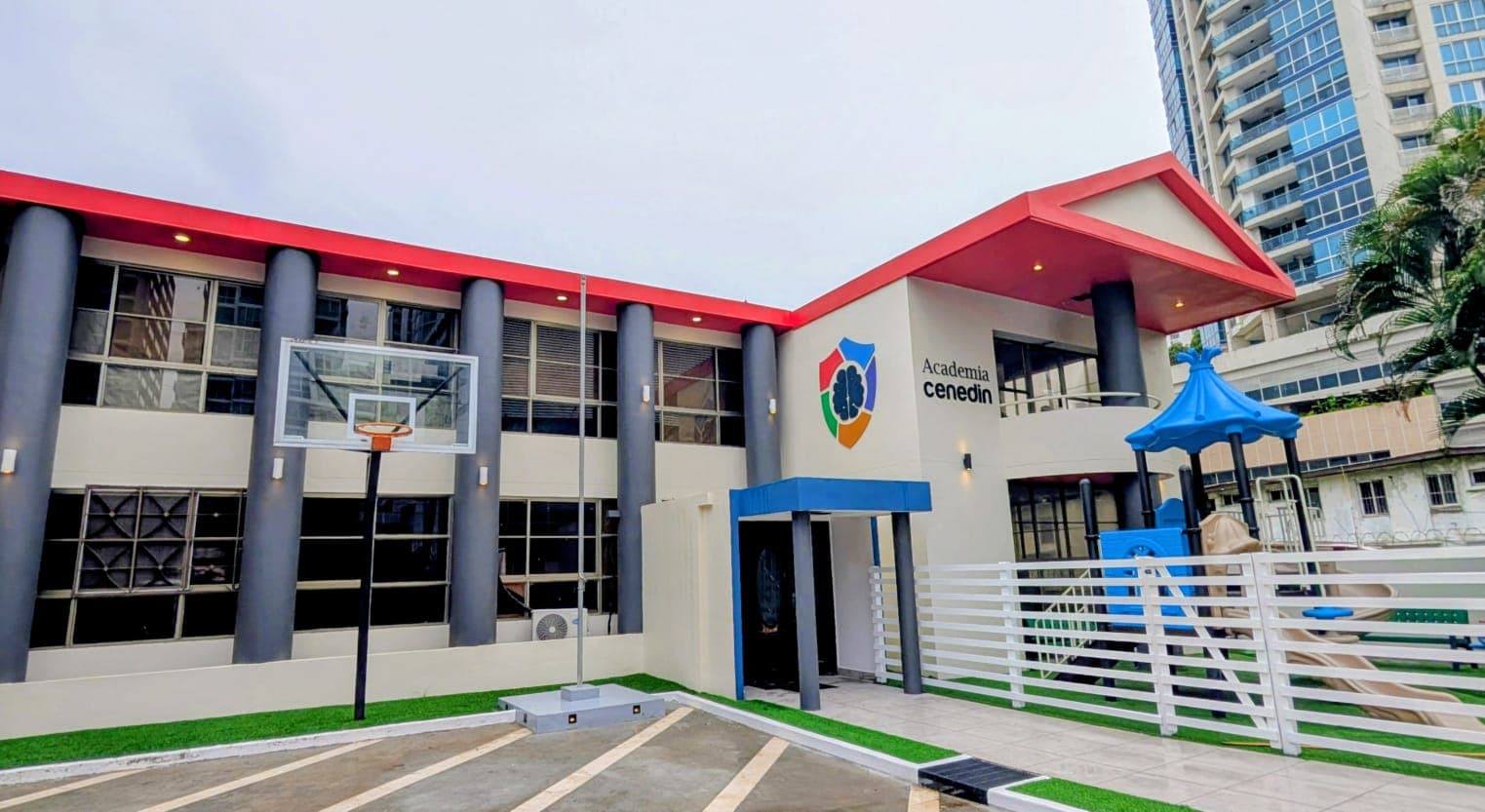 Fachada de Academia Cenedin